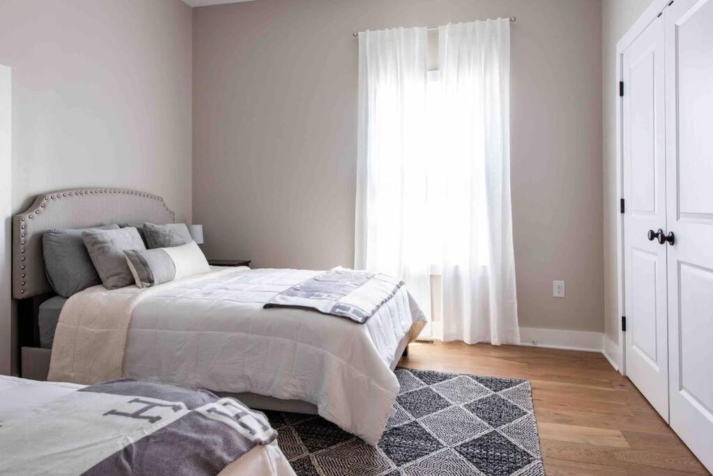 Newly Renovated 3 Bedroom Shelby Park Home **Free Parking** 路易斯威尔 外观 照片