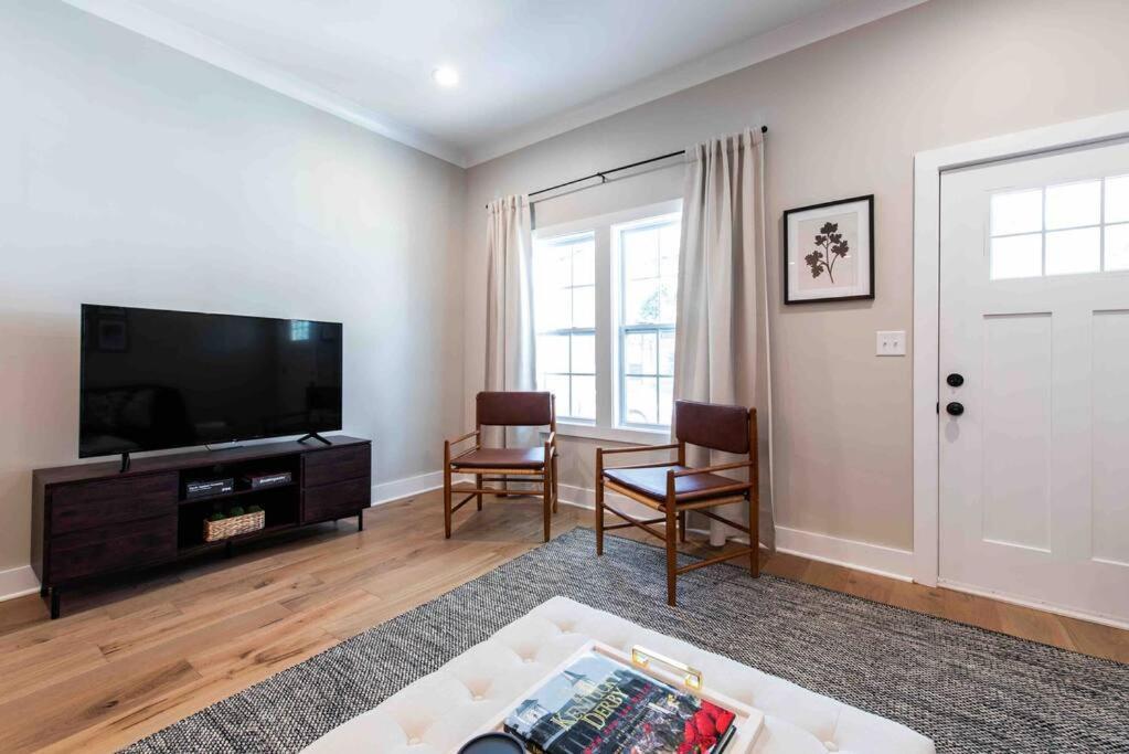 Newly Renovated 3 Bedroom Shelby Park Home **Free Parking** 路易斯威尔 外观 照片