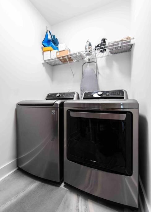 Newly Renovated 3 Bedroom Shelby Park Home **Free Parking** 路易斯威尔 外观 照片