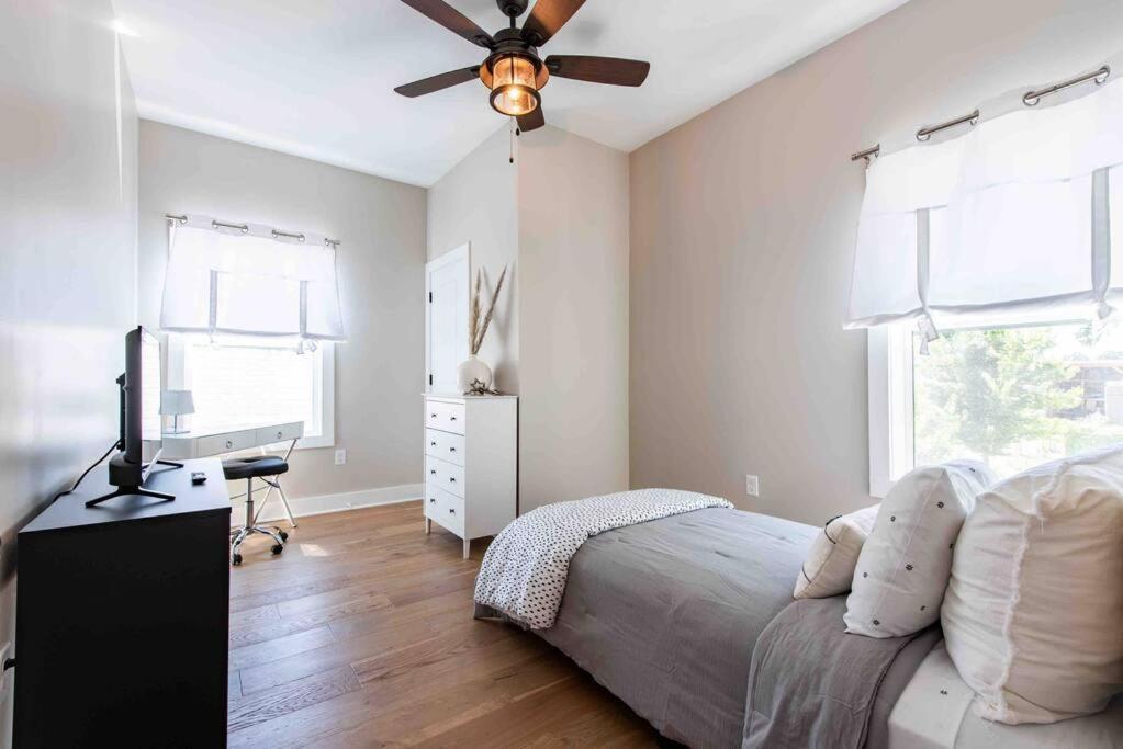 Newly Renovated 3 Bedroom Shelby Park Home **Free Parking** 路易斯威尔 外观 照片