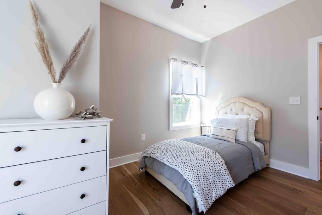 Newly Renovated 3 Bedroom Shelby Park Home **Free Parking** 路易斯威尔 外观 照片